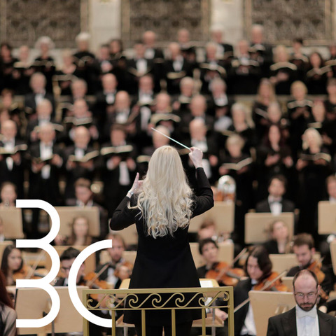 Berner Bach Chor, Dirigentin, Orchester und Chor während Auftritt