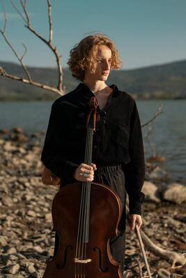 Cellist Willard Carter